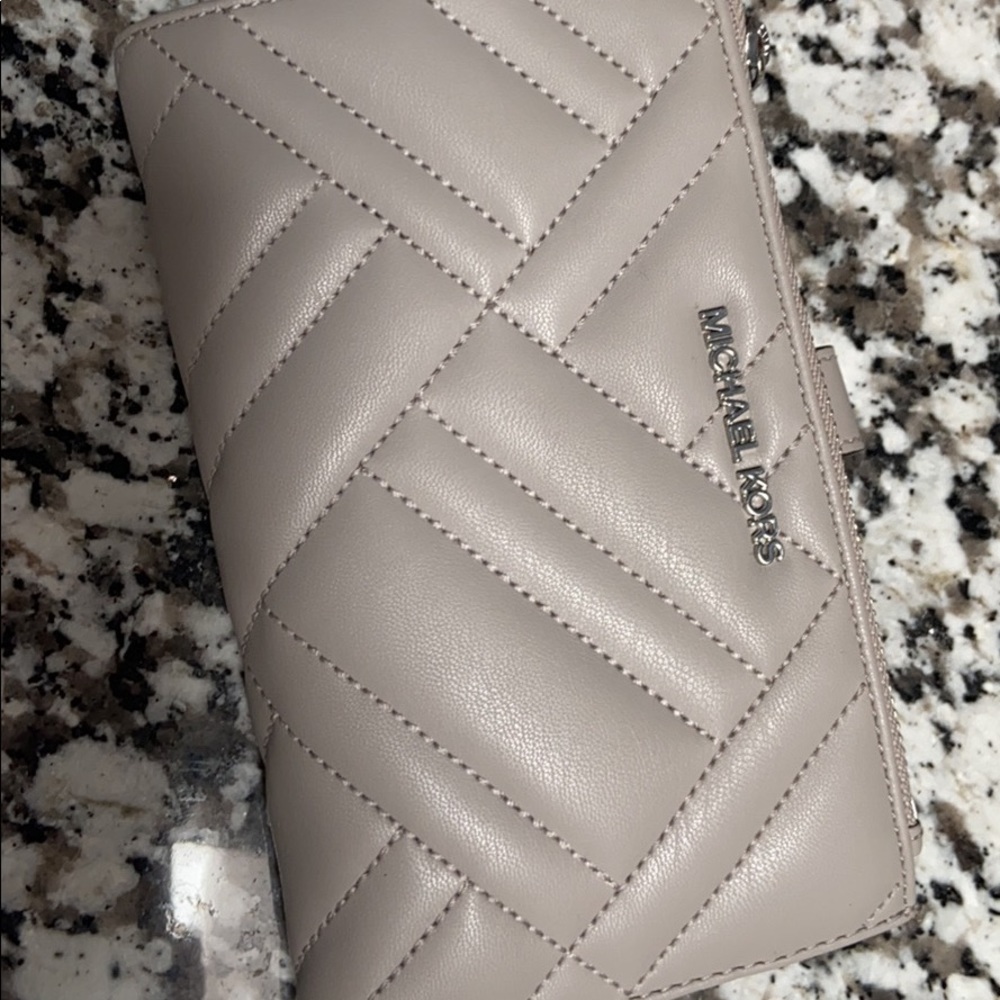 Michael kors quilted wallet